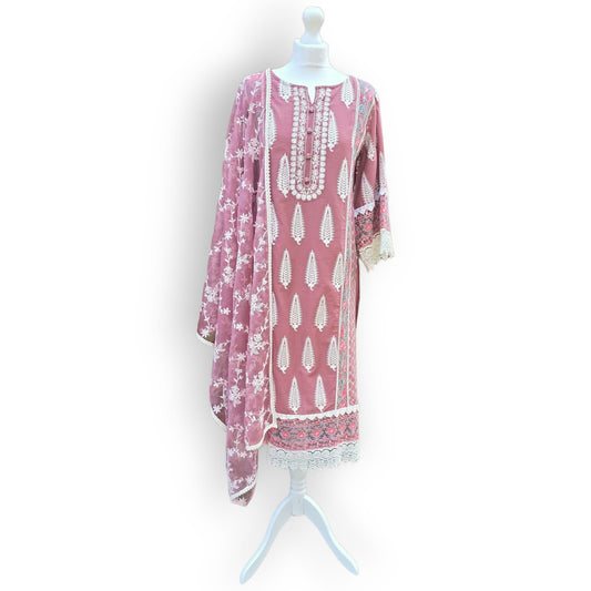 Dusty pink cotton suit with white Crochet